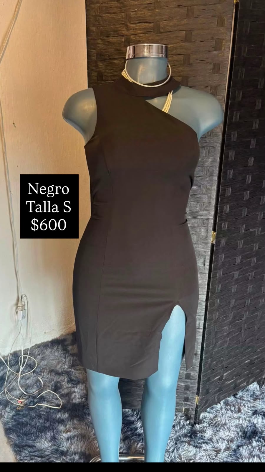 Vestido Negro Halter con Abertura — vestido importado