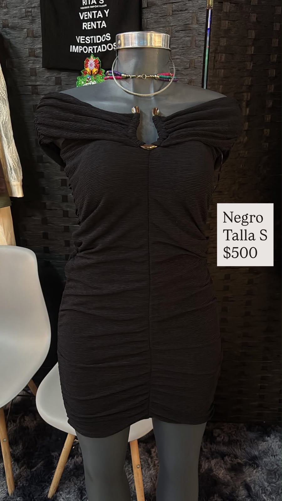 Vestido Negro Texturizado de Hombros Caídos — vestido importado