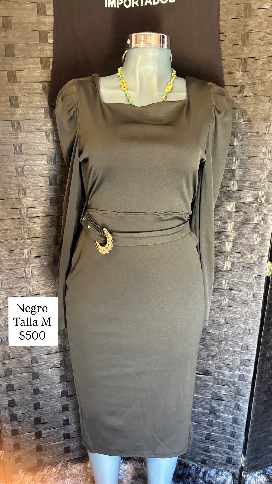 Vestido Negro con Hebilla Dorada — vestido importado