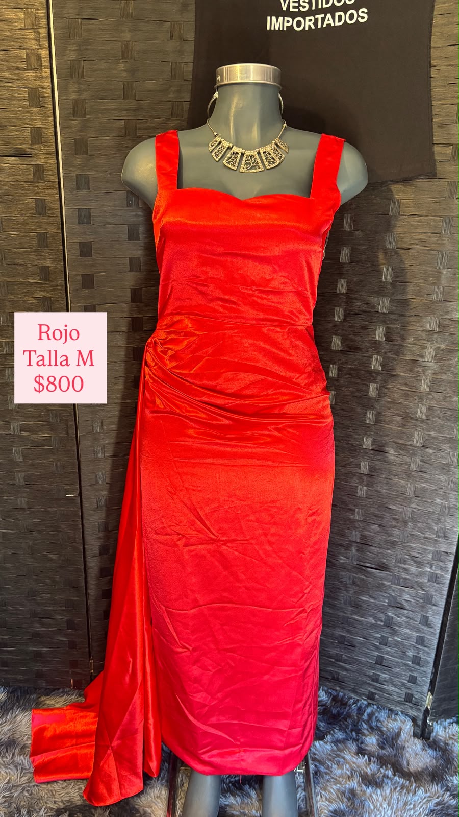 Vestido Rojo de Satín con Cola — vestido importado