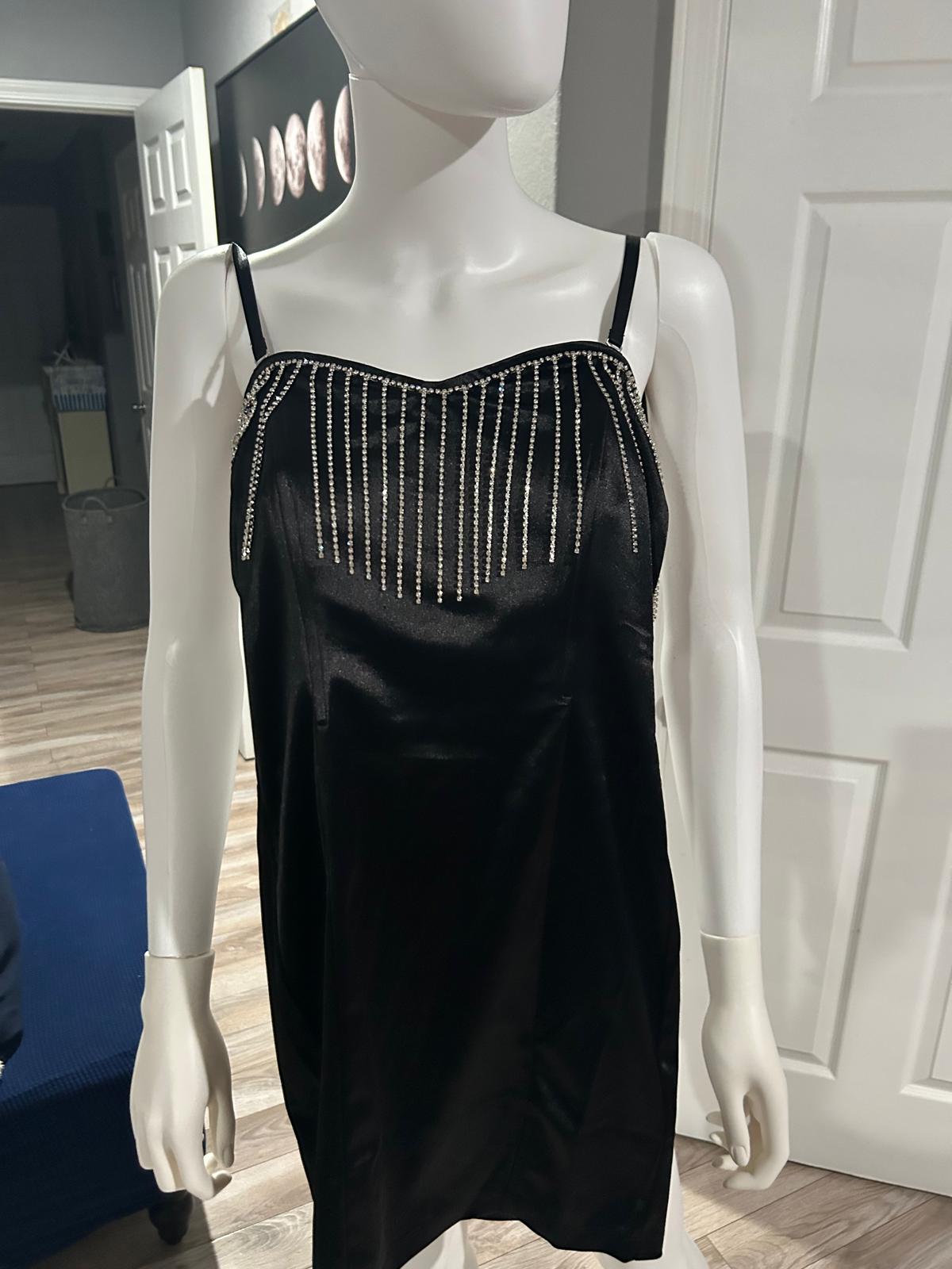 Vestido Negro con Flecos de Cristal — vestido importado