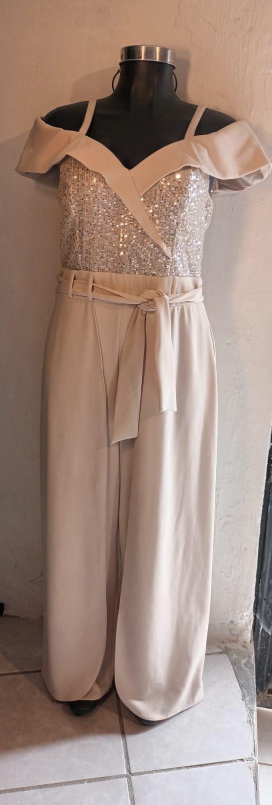 Jumpsuit Beige con Top Plateado — vestido importado