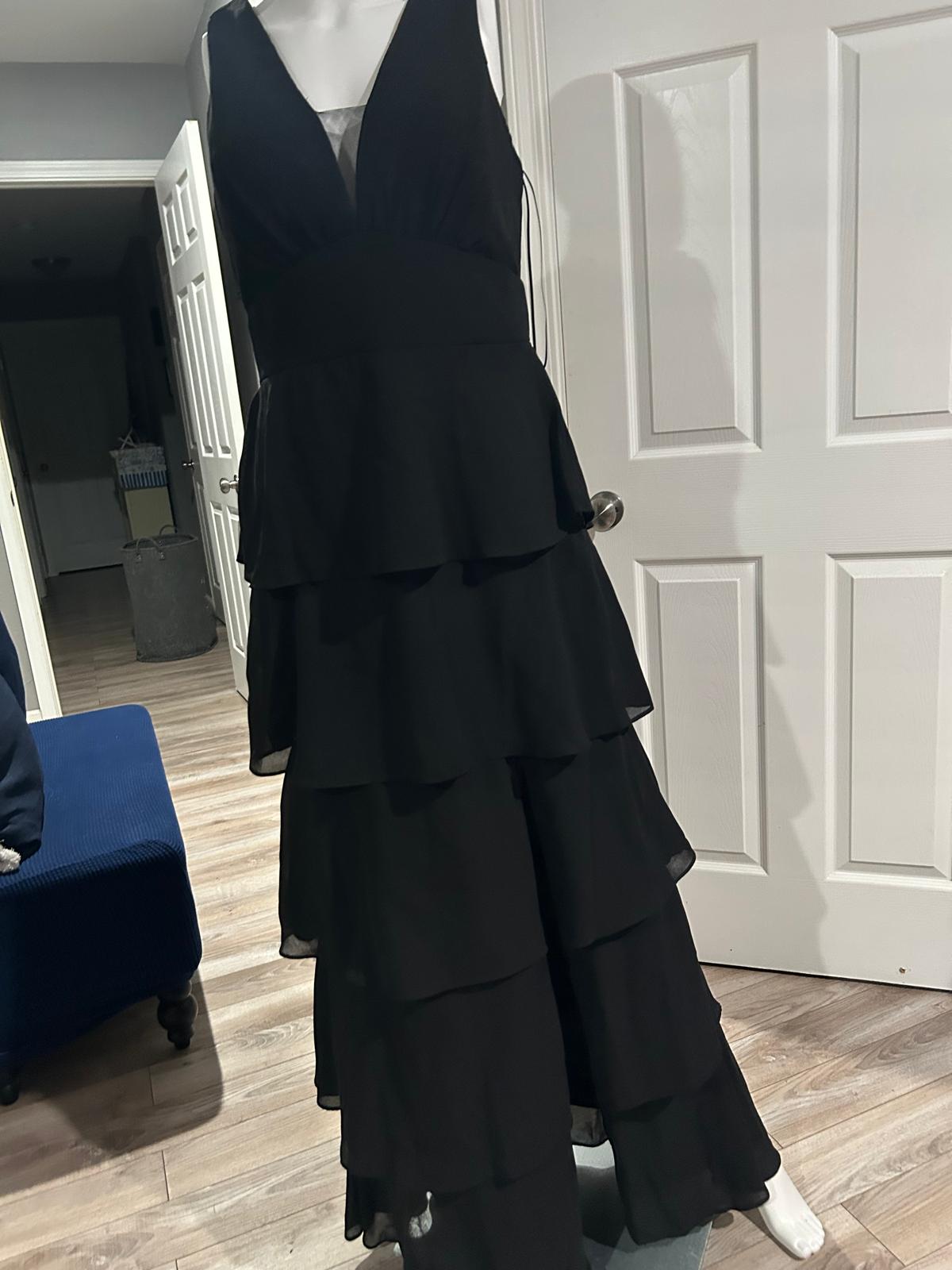 Vestido Negro de Olanes Escalonados — vestido importado