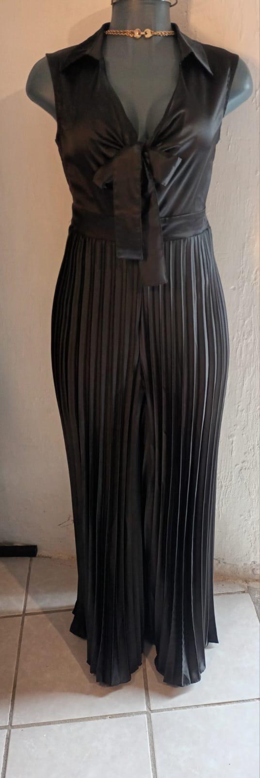 Palazzo Negro Satinado Plisado — vestido importado