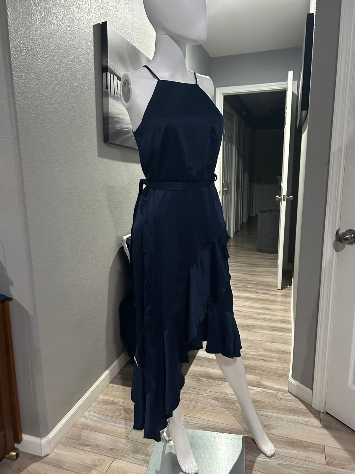 Vestido Azul Marino de Satín con Olanes — vestido importado