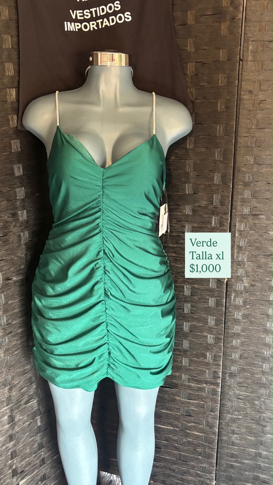 Vestido Verde de Satín Fruncido — vestido importado