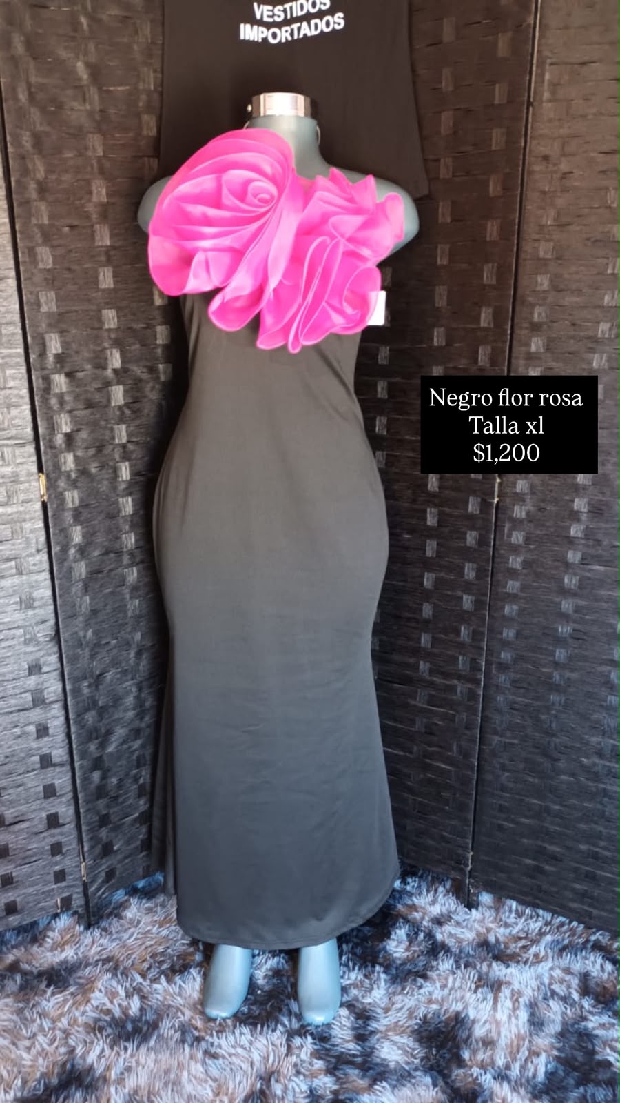 Vestido Negro con Flor Rosa — vestido importado