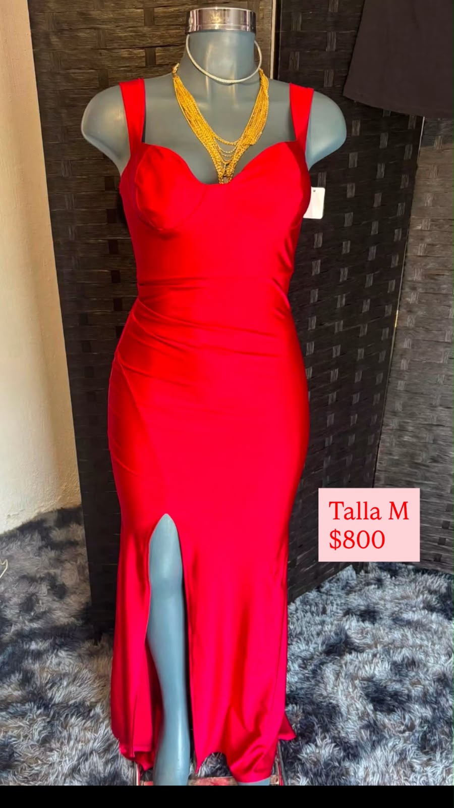 Vestido Rojo de Satín con Abertura — vestido importado